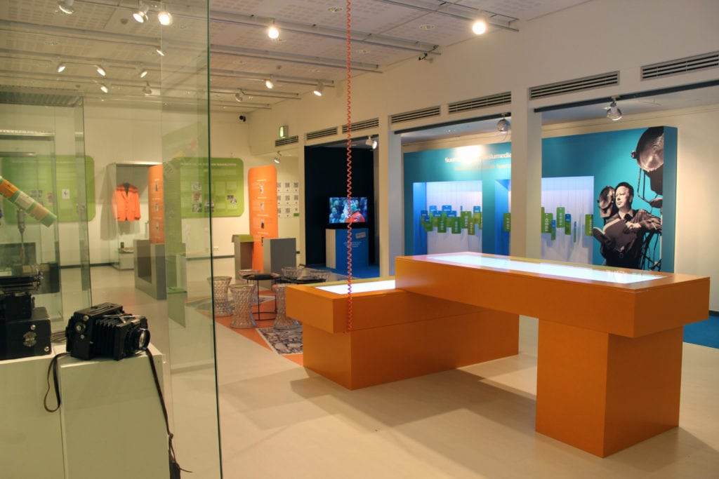 2013_Sähkeestä_someen Urheilumuseon näyttelyt Sähkeestä someen – suomalainen urheilumedia 2013